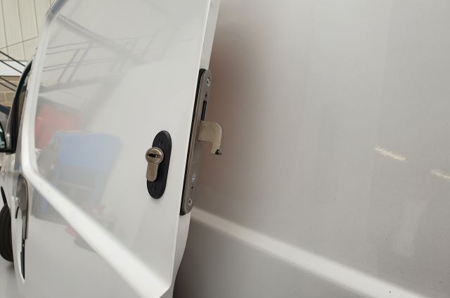 Nissan NV200 2010 Hook Lock