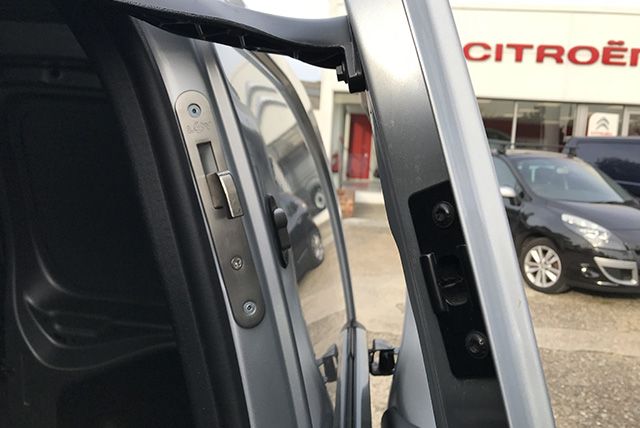 berlingo side door hook lock