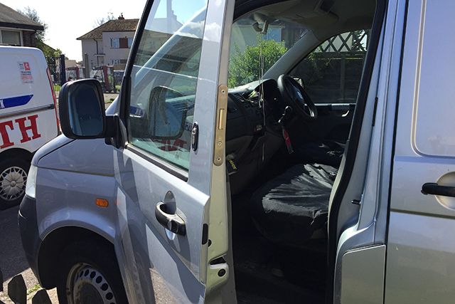 Van deadlock on passenger door