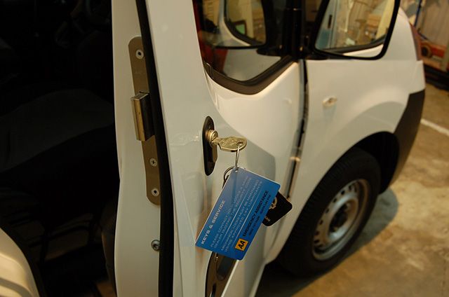 Nissan NV200 2010 Deadlock