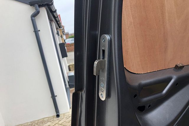 Citroen Berlingo 2019> Hook Lock