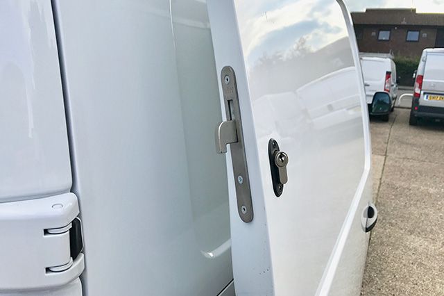 Citroen Dispatch 2016> Hook Lock