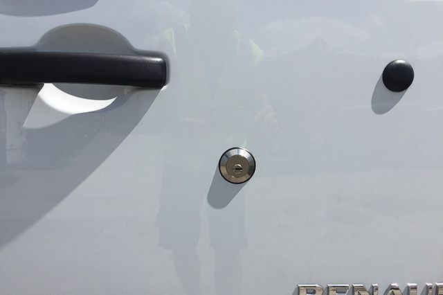 slamlock installation on Renault van